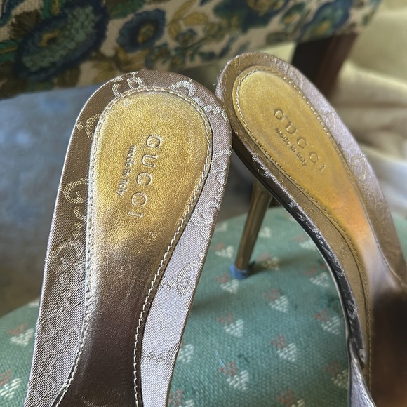 Authentic GUCCI brown CG fabric horsebjt open toe slide sandals size 8B - Picture 2 of 9